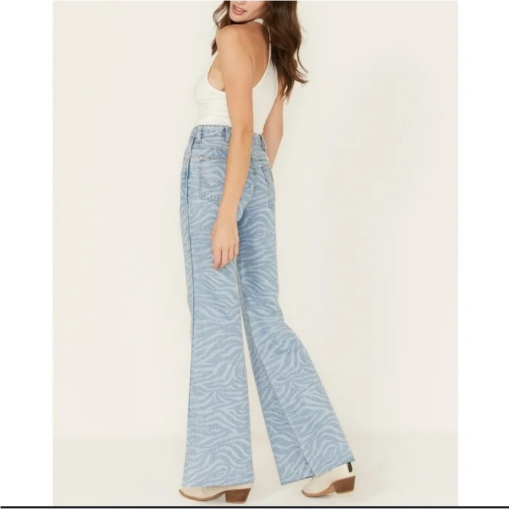 Wrangler “Wanderer” High Rise Blue Zebra Striped Patterned Flare Jeans